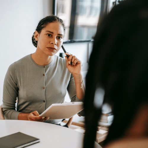 Conversas difíceis no trabalho Conversas difíceis no trabalho podem ser amenizadas com práticas dentro da terapia.