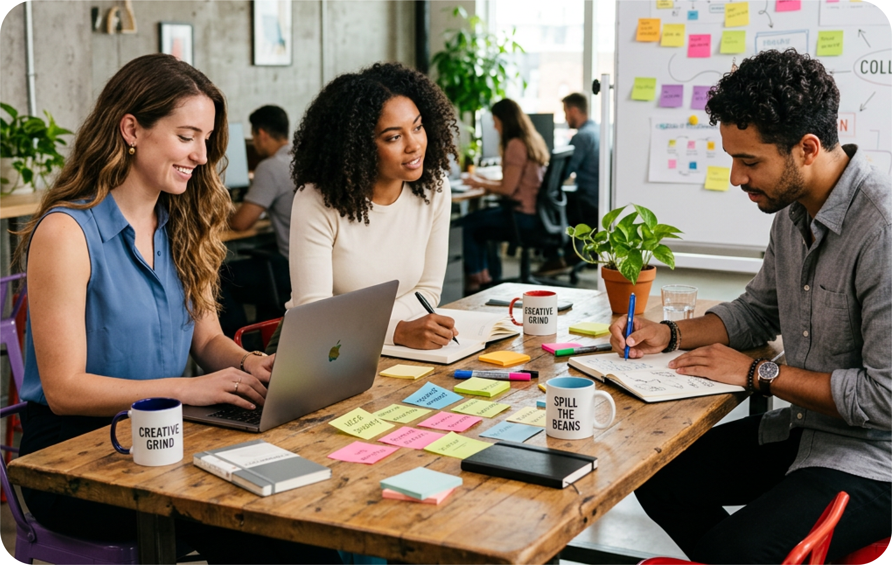 Profissionais reunidos em mesa de trabalho em escritório colaborativo discutindo ideias e organizando tarefas, representando cooperação e boas práticas no ambiente profissional.